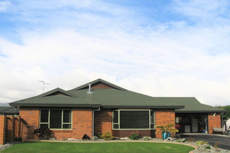 Photo of property in 68 Cedar Drive, Paraparaumu Beach, Paraparaumu, 5032