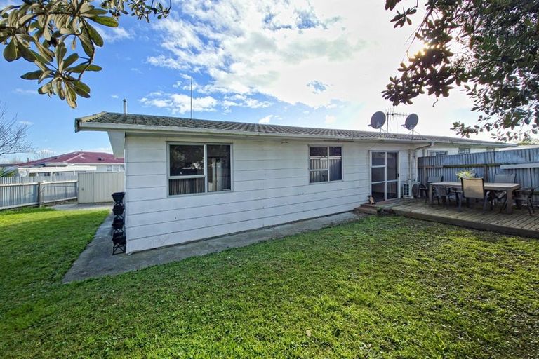 Photo of property in 2/9 Lyttelton Crescent, Tamatea, Napier, 4112