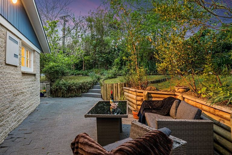 Photo of property in 2/220 East Coast Road, Forrest Hill, Auckland, 0620