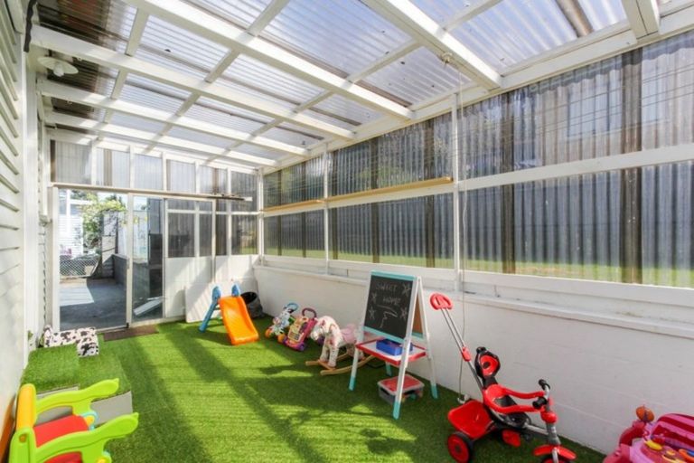 Photo of property in 16 Kenmore Street, Westown, New Plymouth, 4310