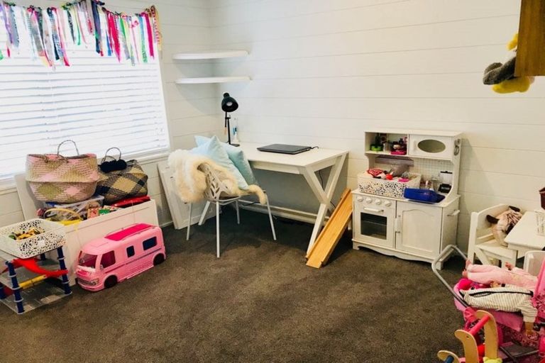 Photo of property in 2/35 Sunnynook Road, Forrest Hill, Auckland, 0620