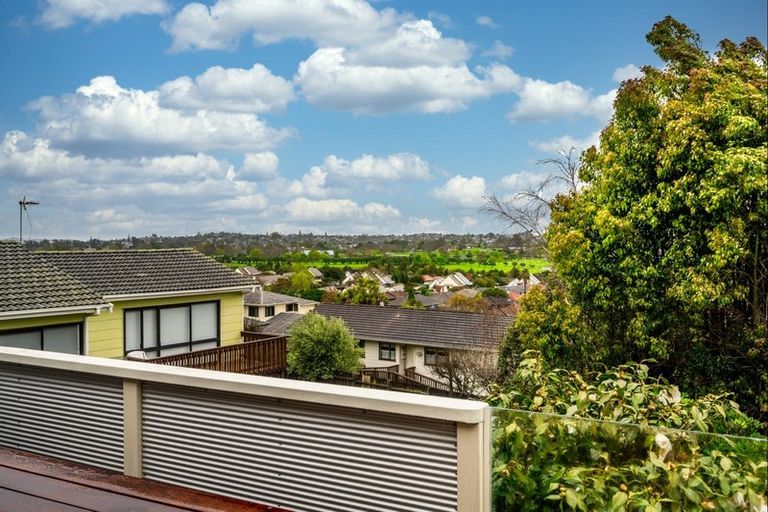 Photo of property in 19 Glenshee Place, Highland Park, Auckland, 2010
