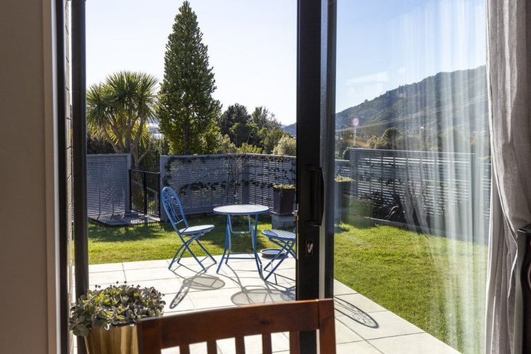 Photo of property in 10 Admiralty Place, Waikawa, Picton, 7220