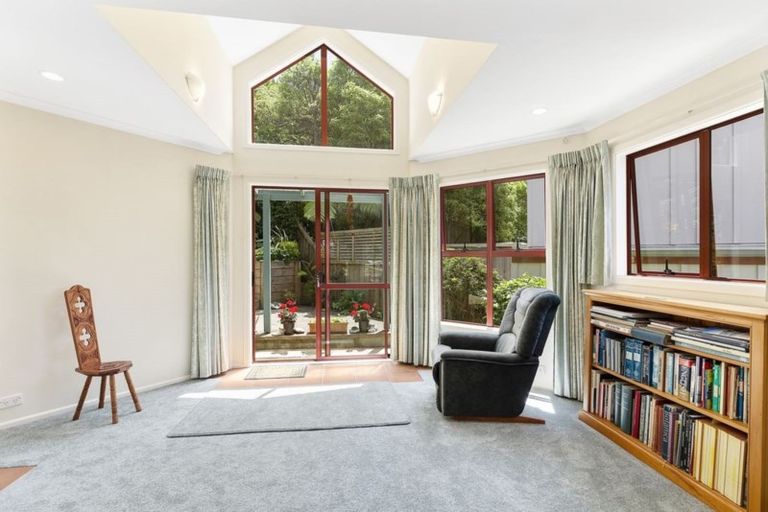 Photo of property in 297 Main Road, Tawa, Wellington, 5028