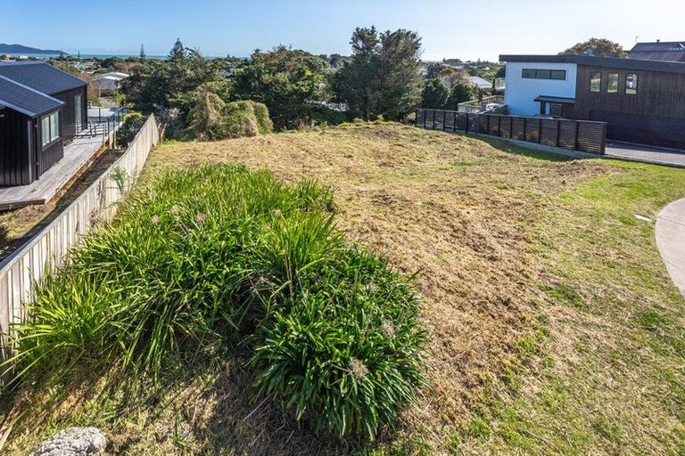 Photo of property in 13 Kawau Grove, Waikanae Beach, Waikanae, 5036