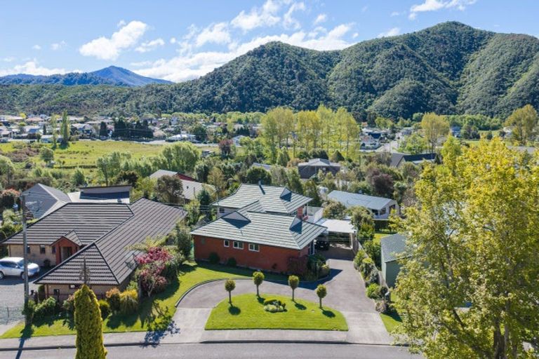Photo of property in 5 Moana View Road, Waikawa, Picton, 7220