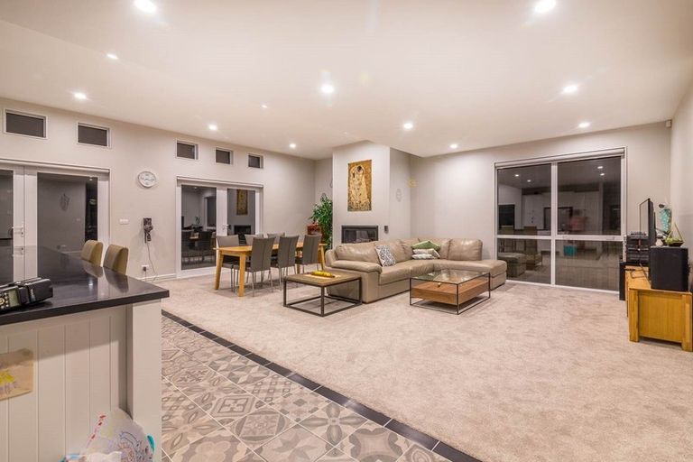 Photo of property in 18 Golden Morning Drive, Albany Heights, Auckland, 0632