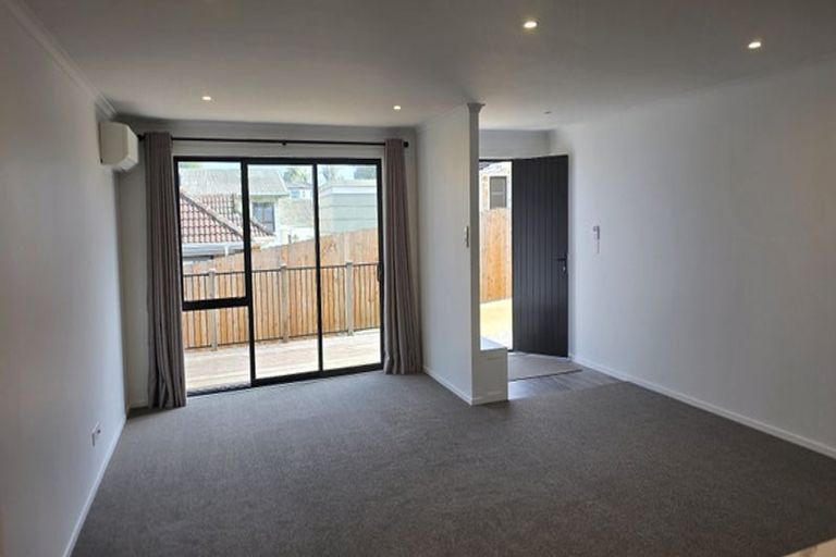 Photo of property in 30c Russell Road, Manurewa, Auckland, 2102