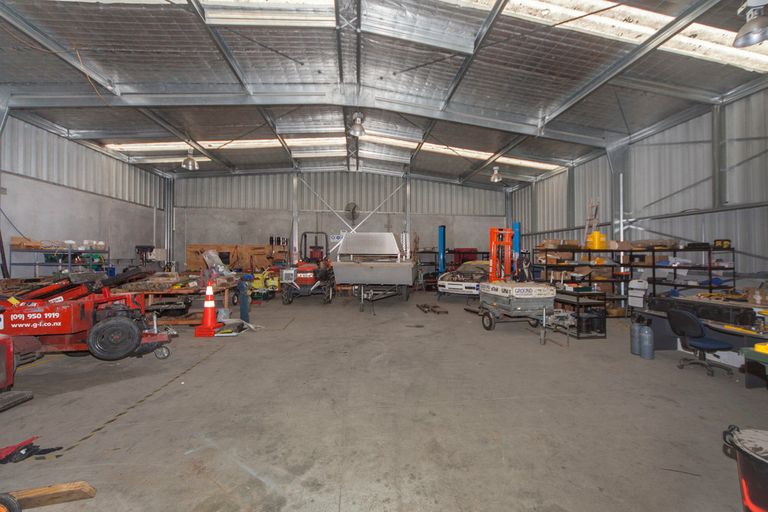 Photo of property in 13 Central Park Drive, Te Atatu South, Auckland, 0610