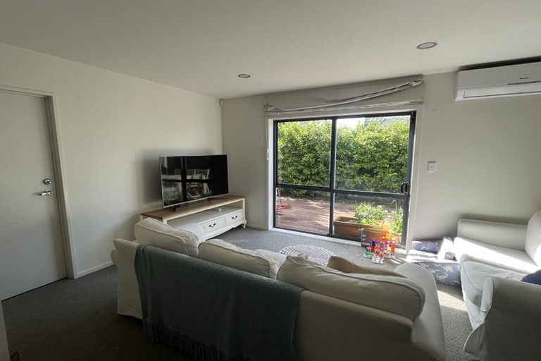 Photo of property in 2/100 Eversleigh Road, Belmont, Auckland, 0622