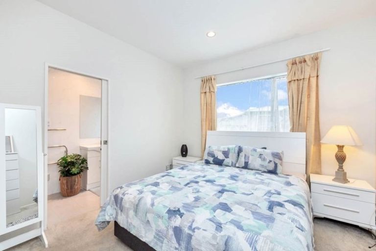 Photo of property in 17 Clendon Place, Manurewa, Auckland, 2102