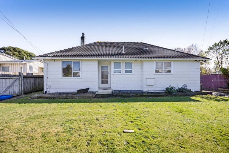 Photo of property in 18 Acourt Street, Hawera, 4610
