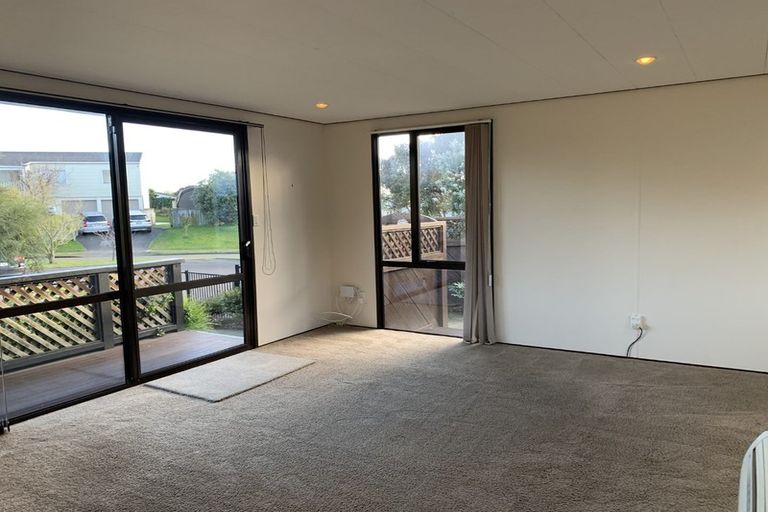 Photo of property in 10 Robert Grove, Paraparaumu, 5032