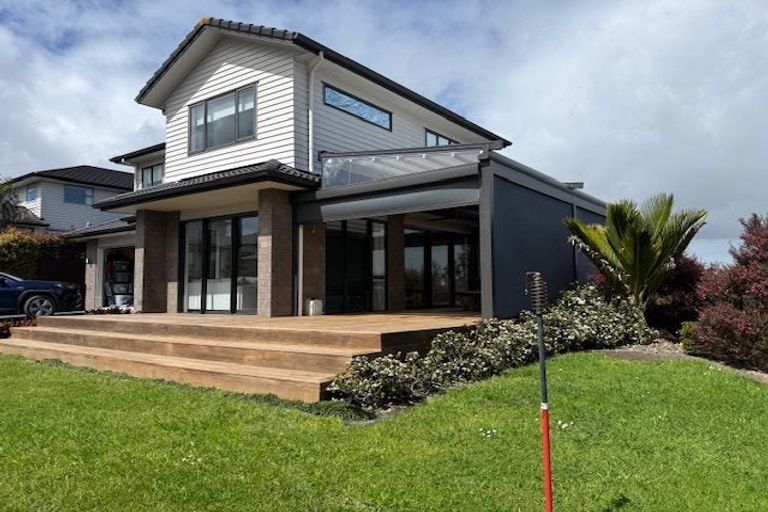 Photo of property in 10 Arbors Track, Silverdale, 0932