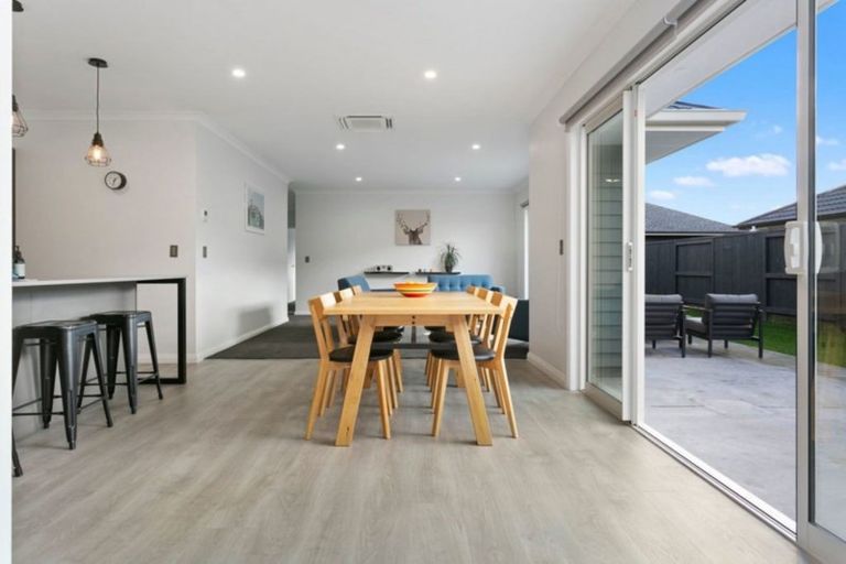 Photo of property in 8 Richards Street, Cambridge, 3434