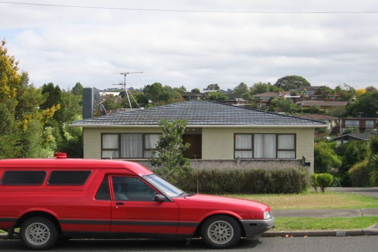 Photo of property in 180a Forrest Hill Road, Forrest Hill, Auckland, 0620