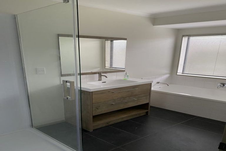 Photo of property in 15 Camberley Way, Huntington, Hamilton, 3210