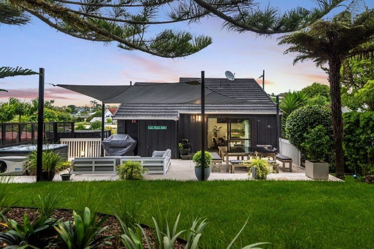 Photo of property in 3 Sandiacre Way, Browns Bay, Auckland, 0630