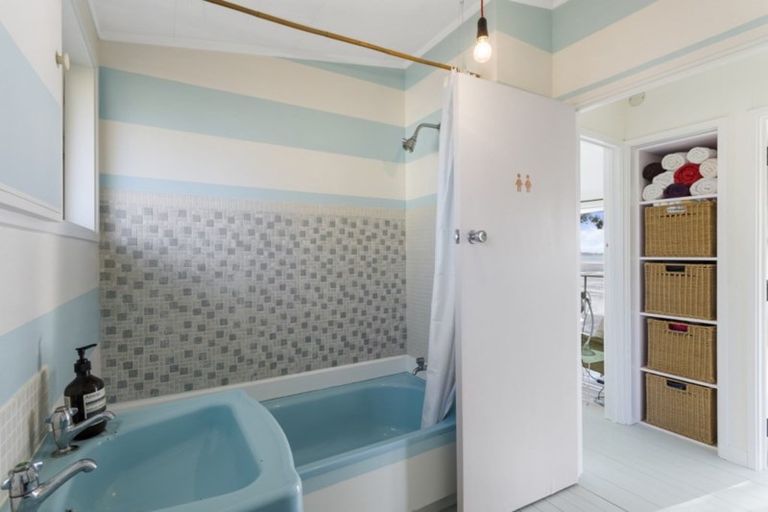 Photo of property in 96 Ngataringa Road, Devonport, Auckland, 0624