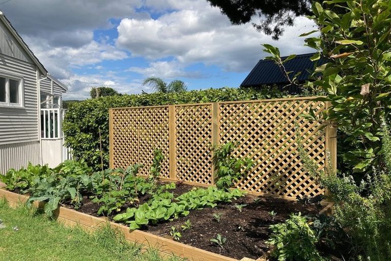 Photo of property in 18 Kent Terrace, Riverhead, 0820