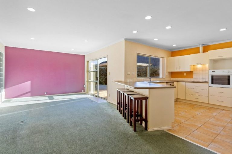 Photo of property in 8 Trossach Place, Wattle Downs, Auckland, 2103