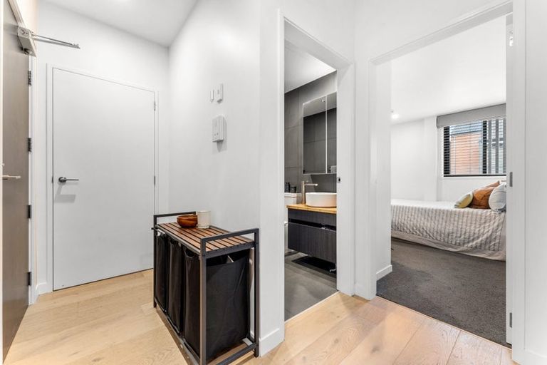Photo of property in 2/165 Hobsonville Point Road, Hobsonville, Auckland, 0616