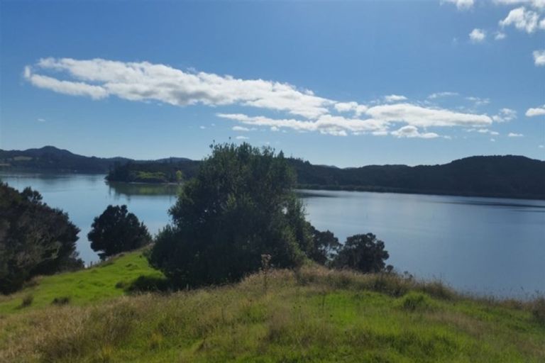 Photo of property in 68 Ranui Road, Karetu, 0283