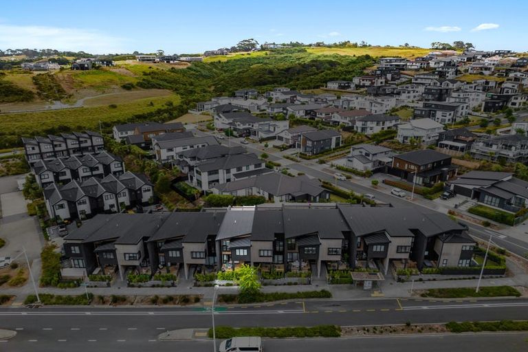 Photo of property in 116 Te Oneroa Way, Long Bay, Auckland, 0630