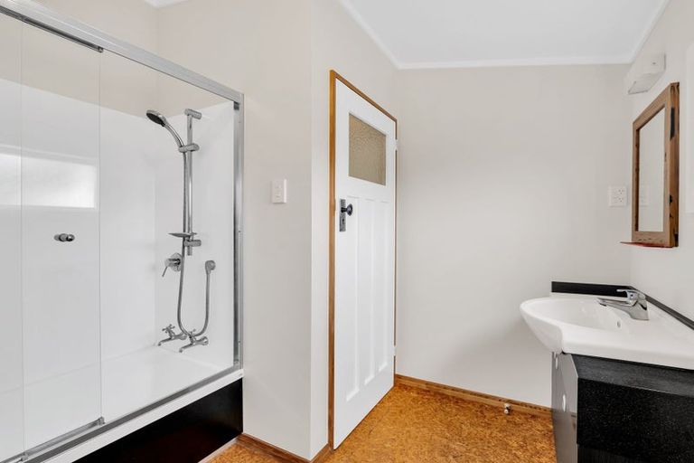 Photo of property in 27 Moore Avenue, Tawhero, Whanganui, 4501