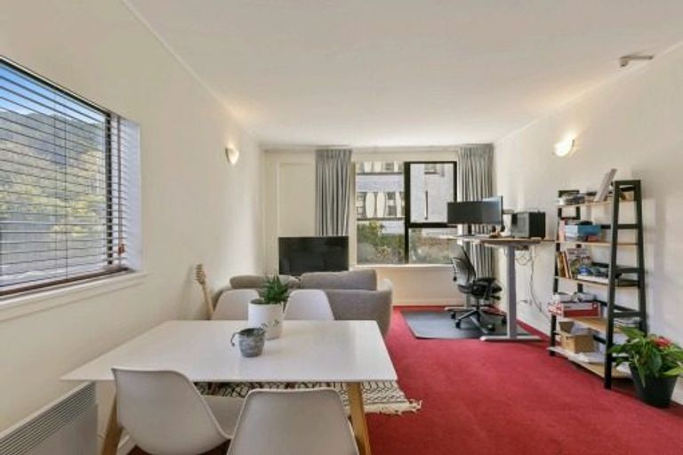 Photo of property in Hobson Court Flats, 11/70 Hobson Street, Thorndon, Wellington, 6011