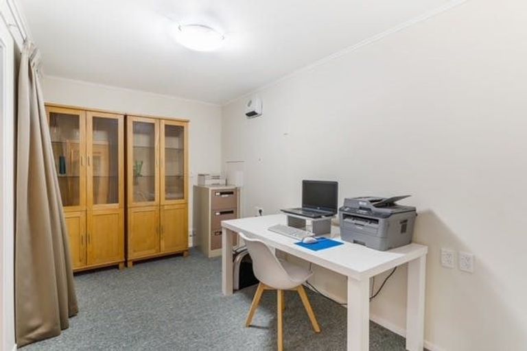 Photo of property in 220 Centreway Road, Orewa, 0931