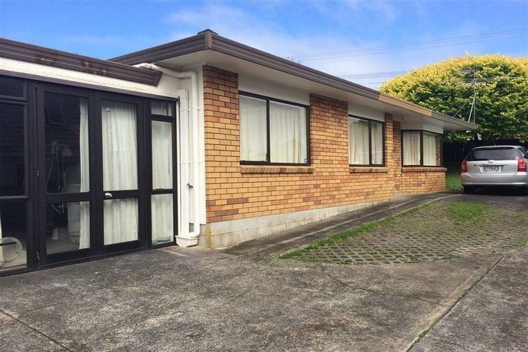 Photo of property in 1/62 Titirangi Road, New Lynn, Auckland, 0600