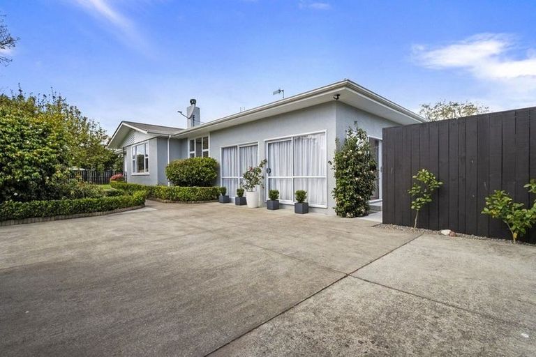 Photo of property in 42 Park Road, West End, Palmerston North, 4412