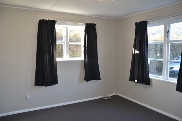Photo of property in 253 Naenae Road, Naenae, Lower Hutt, 5011