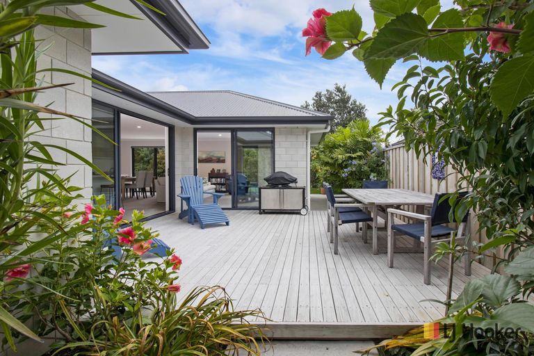 Photo of property in 11 Ian Place, Waihi Beach, 3611
