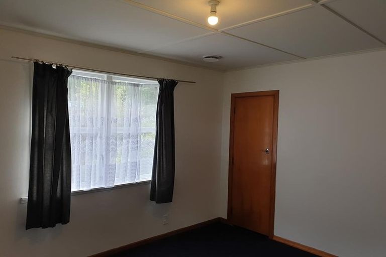 Photo of property in 27 Shackleton Grove, Stokes Valley, Lower Hutt, 5019