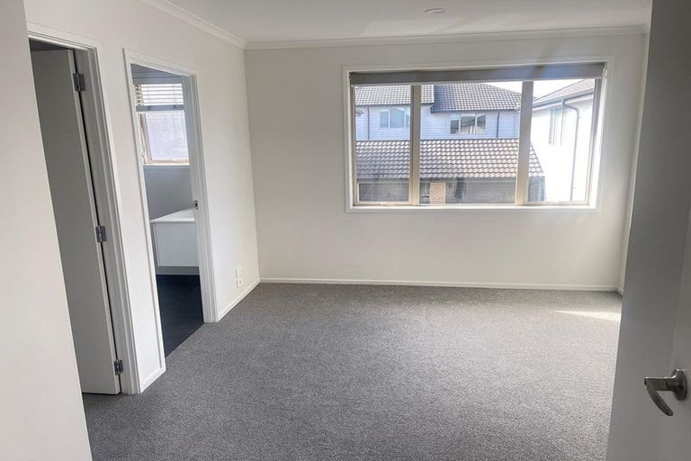Photo of property in 32 Akeake Lane, Manurewa, Auckland, 2102