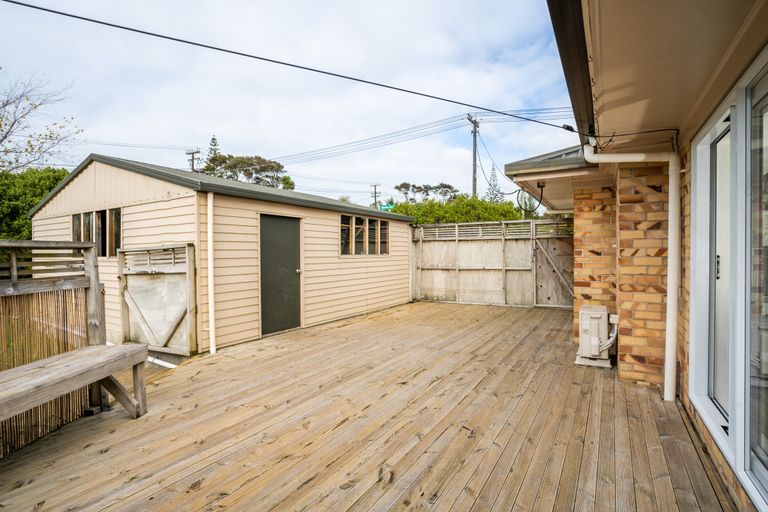 Photo of property in 330 Glengarry Road, Glen Eden, Auckland, 0602