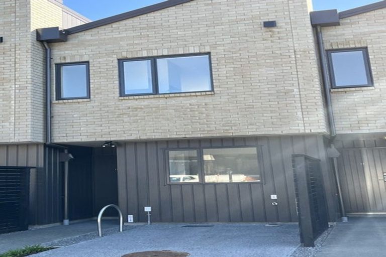 Photo of property in 10/28 Westgate Drive, Westgate, Auckland, 0614