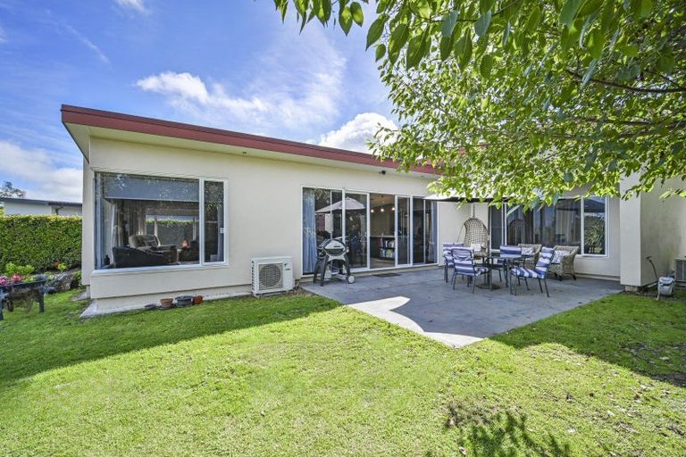 Photo of property in 16 Hikanui Drive, Havelock North, 4130