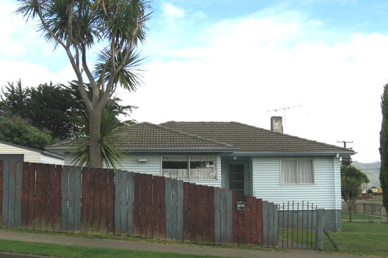 Photo of property in 2 Surprise Place, Cannons Creek, Porirua, 5024