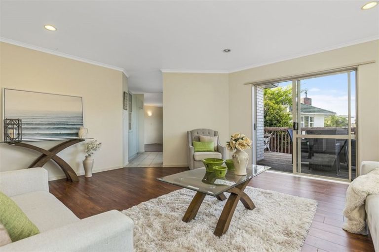 Photo of property in 6a Fayette Place, Te Atatu South, Auckland, 0610