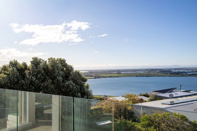 Photo of property in 320 Cannon Hill Crescent, Mount Pleasant, Christchurch, 8081