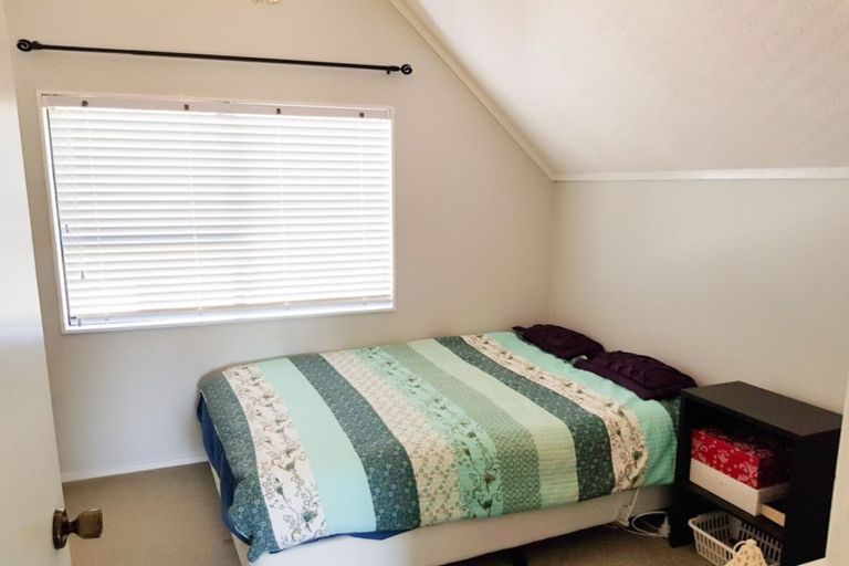 Photo of property in 2/110 Lynn Road, Bayview, Auckland, 0629