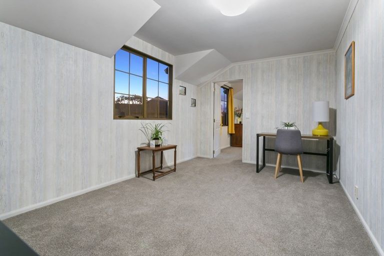 Photo of property in 32c Isobel Road, Greenhithe, Auckland, 0632