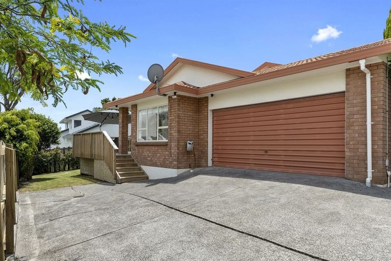 Photo of property in 2/11 Mercury Lane, Windsor Park, Auckland, 0632