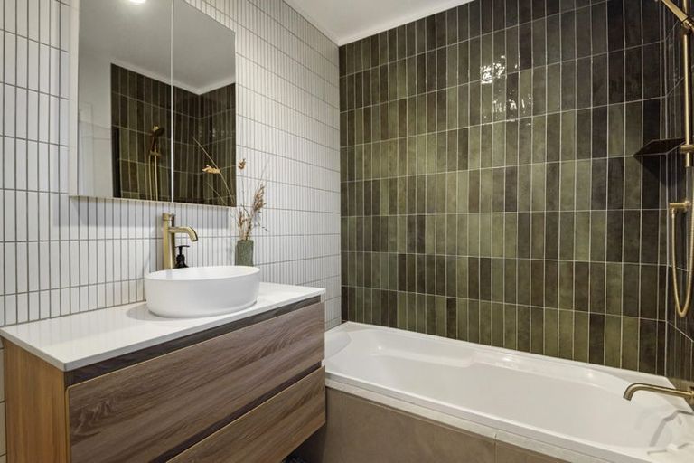 Photo of property in 1/13 Howard Road, Northcote, Auckland, 0627