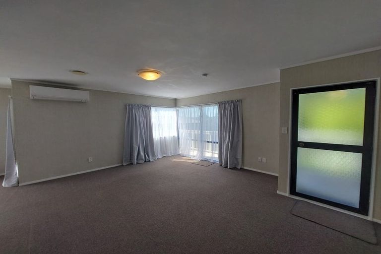 Photo of property in 2/13 Coubray Place, Botany Downs, Auckland, 2010