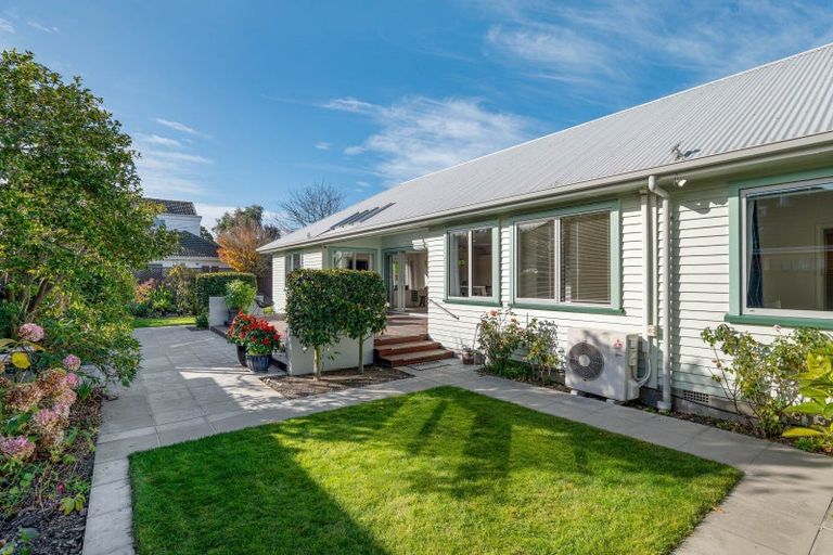 Photo of property in 100 Memorial Avenue, Ilam, Christchurch, 8053