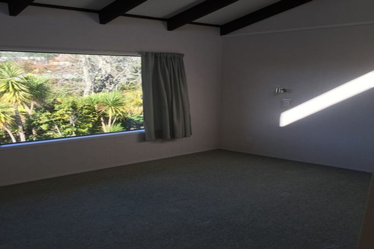 Photo of property in 1/49a Hebron Road, Waiake, Auckland, 0630